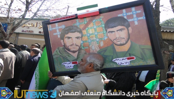 حضور دانشگاهیان دانشگاه صنعتی اصفهان در راهپیمایی 22 بهمن(عکس ها از مسلم شاهمحمدی)