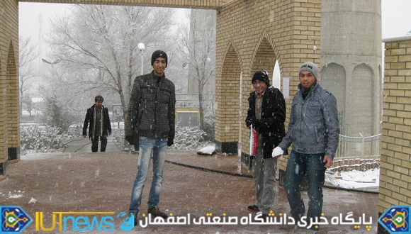 گالری تصاویر روزهای برفی دانشگاه صنعتی اصفهان