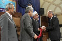 استاد دانشگاه صنعتی اصفهان جایزه ملی علامه طباطبایی را به خود اختصاص داد